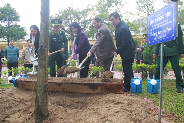 Phó Chủ tịch nước trao quà Tết cho người dân vùng biên giới Quảng Trị - Ảnh minh hoạ 3