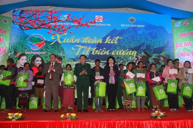 Phó Chủ tịch nước trao quà Tết cho người dân vùng biên giới Quảng Trị - Ảnh minh hoạ 5
