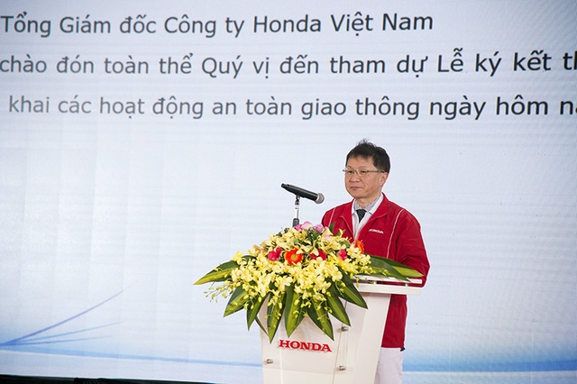 1. Ông Toshio Kuwahara - Tổng GĐ Honda VN phát biểu.jpg