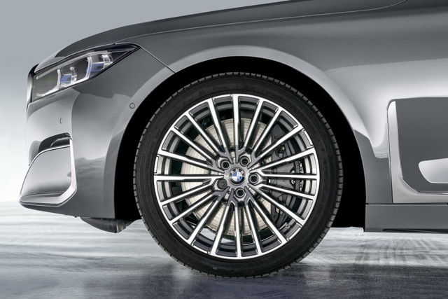 BMW 7-Series có những thay đổi gì đáng chú ý? - 7