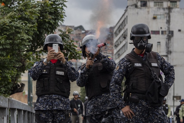 Biểu tình bùng phát tại Venezuela sau khi lãnh đạo đối lập tự nhận là tổng thống lâm thời - Ảnh minh hoạ 3