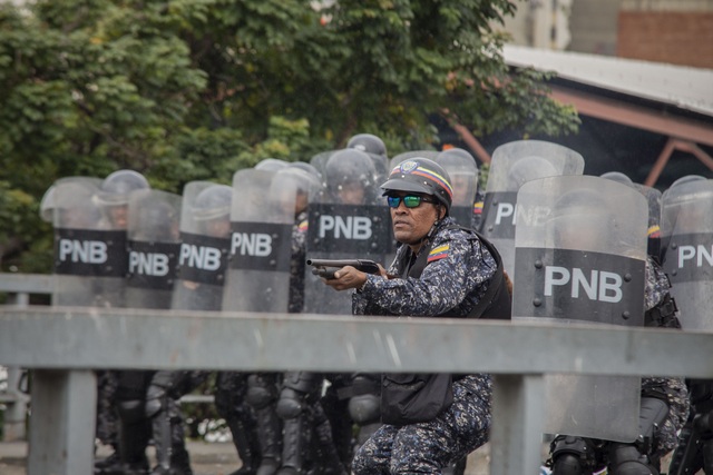Biểu tình bùng phát tại Venezuela sau khi lãnh đạo đối lập tự nhận là tổng thống lâm thời - Ảnh minh hoạ 6
