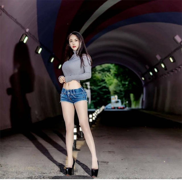 Không cần hở hang, chỉ mặc jean cô gái Hàn cũng khoe được đường cong thần thánh - 10..jpg Không cần hở hang, chỉ mặc jean cô gái Hàn cũng khoe được đường cong thần thánh - 10..jpg