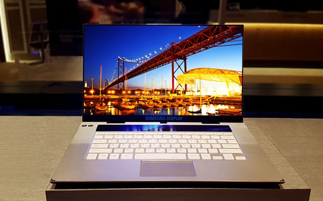 Samsung hé lộ màn hình OLED 4K 15,6 inch đầu tiên cho laptop