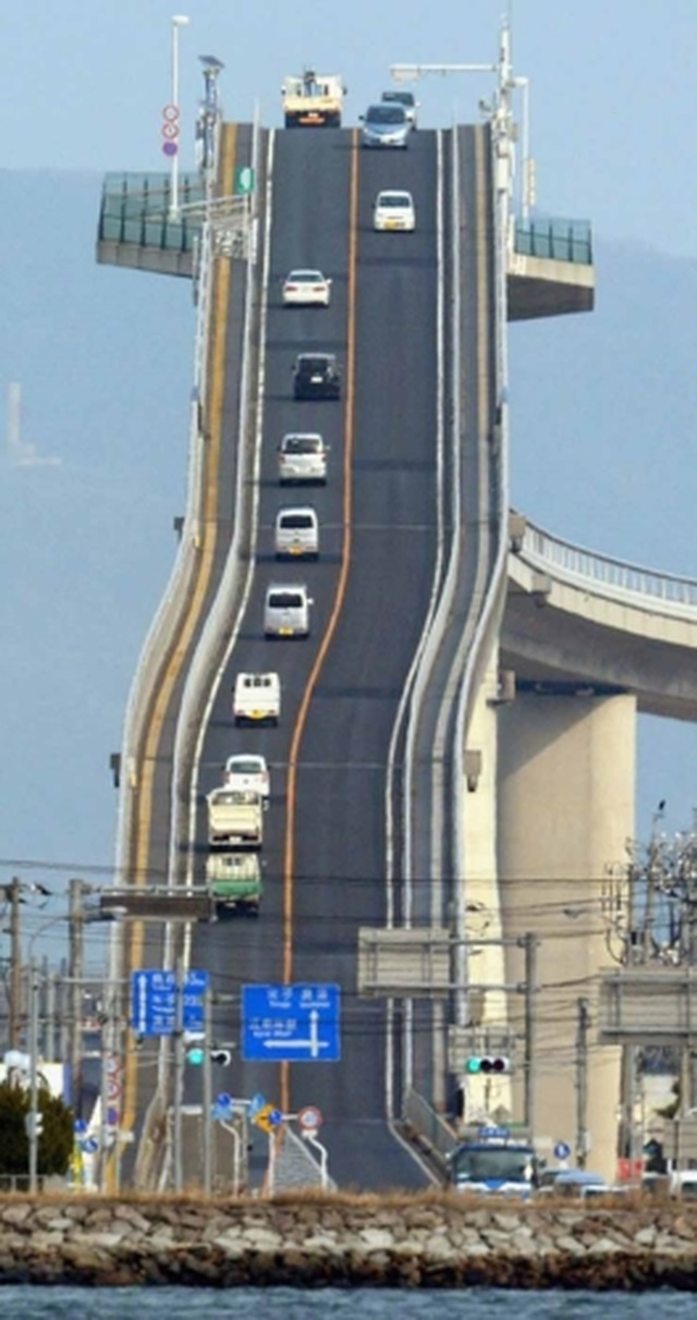 Những “cây cầu đáng sợ nhất” thế giới, trong đó có cầu khỉ Việt Nam  - 3