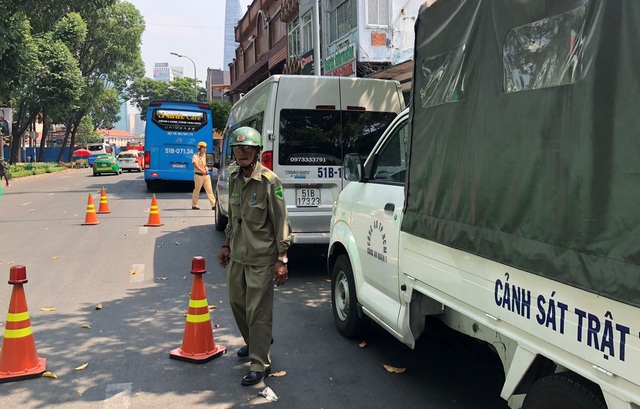 Kiểm tra ma túy hàng loạt tài xế xe khách ở phố Tây - 1 Kiểm tra ma túy hàng loạt tài xế xe khách ở phố Tây - 1