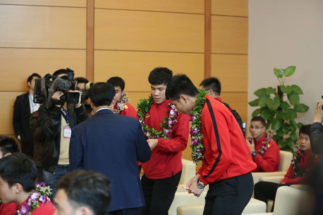 Đội tuyển Việt Nam được vinh danh ở sân bay Nội Bài - 18 Đội tuyển Việt Nam được vinh danh ở sân bay Nội Bài - 18