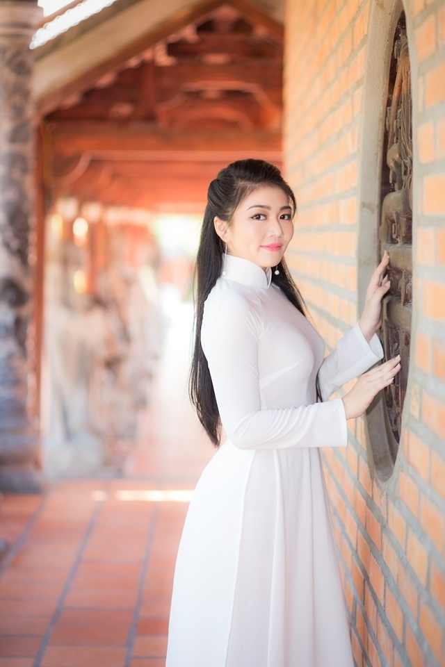 Nữ sinh má lúm duyên dáng với áo dài trắng tinh khôi - 7 Nữ sinh má lúm duyên dáng với áo dài trắng tinh khôi - 7