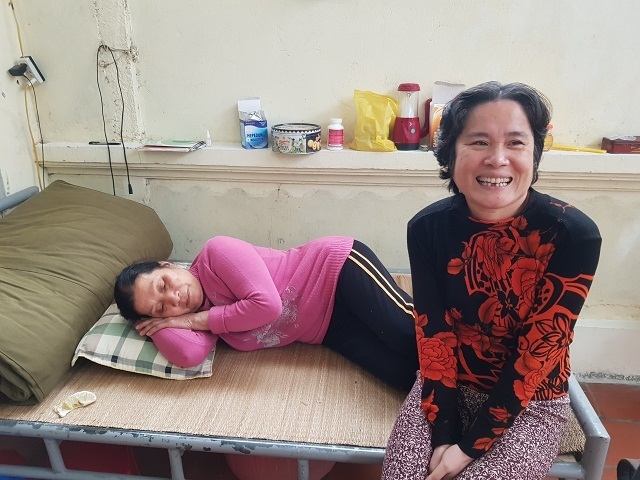 Tận cùng nỗi đau của mẹ già bệnh tật nuôi 2 con tật nguyền - 9 Tận cùng nỗi đau của mẹ già bệnh tật nuôi 2 con tật nguyền - 9