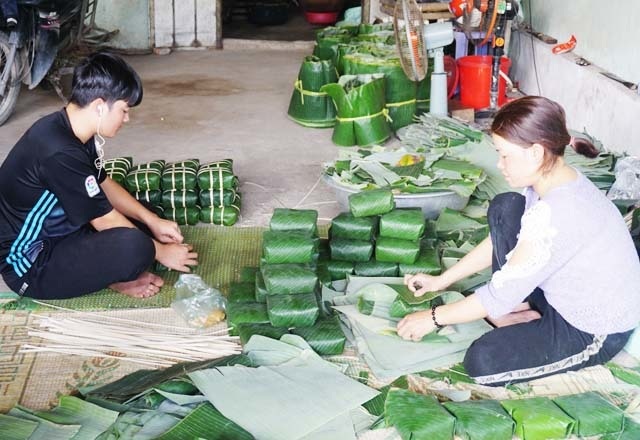 Làng bánh chưng Vĩnh Hòa: Mỗi ngày chợp mắt 2 tiếng để kịp giao hàng - 4