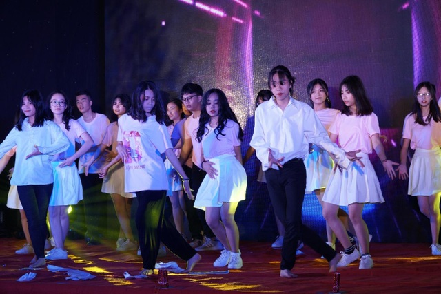 Teen trường Yên Hoà háo hức chào Xuân 2019 với những bản nhạc tuổi thanh xuân - 4 Teen trường Yên Hoà háo hức chào Xuân 2019 với những bản nhạc tuổi thanh xuân - 4