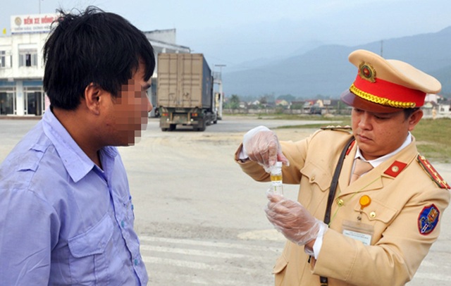 Hà Tĩnh:  Phát hiện hàng loạt lái xe đường dài dương tính với ma túy