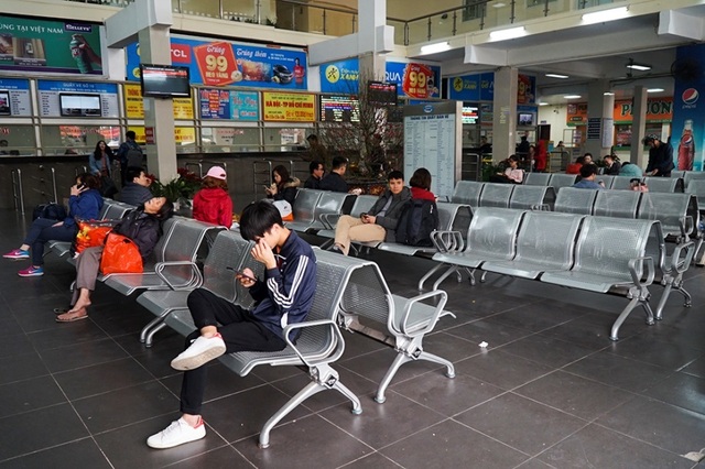 Hà Nội: Nhà xe kêu trời vì cận Tết vẫn vắng khách - 5 Hà Nội: Nhà xe kêu trời vì cận Tết vẫn vắng khách - 5