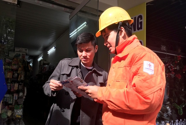 Hà Nội: Tăng cường đảm bảo điện phục vụ Tết 2019 - 2 Hà Nội: Tăng cường đảm bảo điện phục vụ Tết 2019 - 2