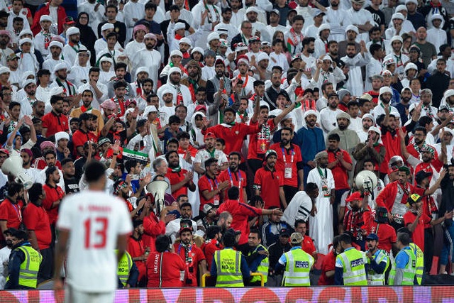 Đại thắng 4-0 trước chủ nhà UAE, Qatar lọt vào chung kết gặp Nhật Bản - 2 Đại thắng 4-0 trước chủ nhà UAE, Qatar lọt vào chung kết gặp Nhật Bản - 2