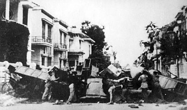 7- Dinh Hoi 1947 - Chien luy tren duong pho Thu Do.jpg 7- Dinh Hoi 1947 - Chien luy tren duong pho Thu Do.jpg