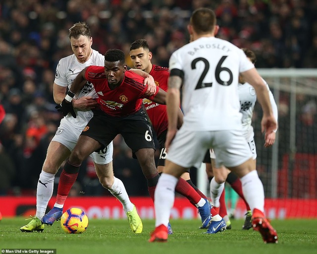 Man Utd 2-2 Burnley: Solskjaer đứt mạch thắng