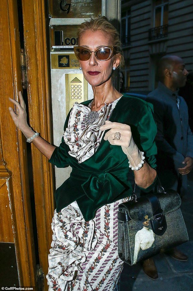 Celine Dion liên tục gây ấn tượng với thời trang khác lạ - 5 Celine Dion liên tục gây ấn tượng với thời trang khác lạ - 5