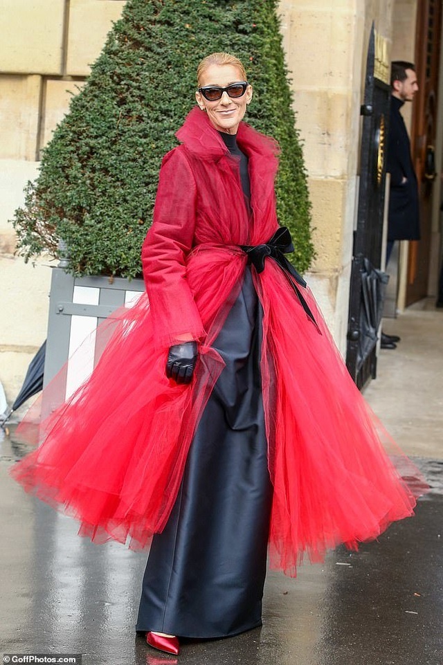 Celine Dion liên tục gây ấn tượng với thời trang khác lạ - 10 Celine Dion liên tục gây ấn tượng với thời trang khác lạ - 10