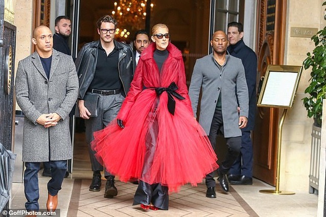 Celine Dion liên tục gây ấn tượng với thời trang khác lạ - 12 Celine Dion liên tục gây ấn tượng với thời trang khác lạ - 12