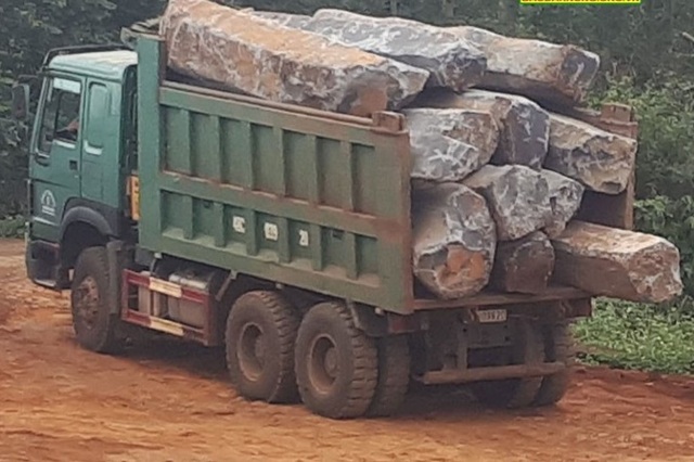 Đá quý “núp bóng” đá xây dựng đi trái phép từ mỏ đến nhà máy tại Đắk Nông! - 2 Đá quý “núp bóng” đá xây dựng đi trái phép từ mỏ đến nhà máy tại Đắk Nông! - 2