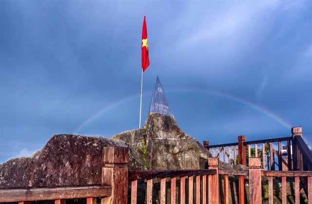 Đỉnh Fansipan.jpg Đỉnh Fansipan.jpg