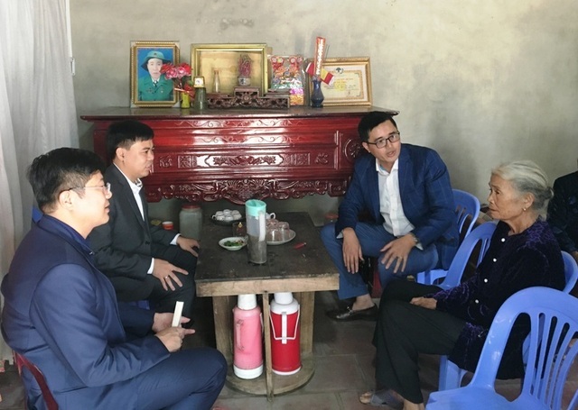 Báo Dân trí tặng quà Tết đến các nữ dân quân Anh hùng - 1 Báo Dân trí tặng quà Tết đến các nữ dân quân Anh hùng - 1