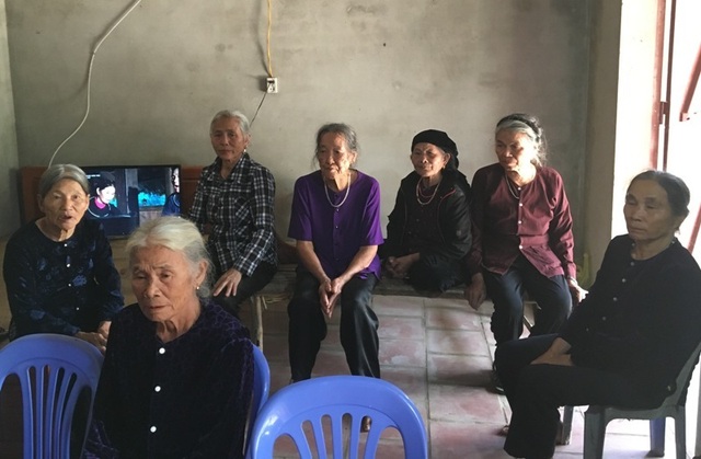 Báo Dân trí tặng quà Tết đến các nữ dân quân Anh hùng - 2 Báo Dân trí tặng quà Tết đến các nữ dân quân Anh hùng - 2