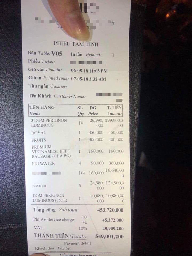 Một đêm chơi bar đốt 2 tỷ đồng: Choáng độ chơi đại gia Hà Thành - 3 Một đêm chơi bar đốt 2 tỷ đồng: Choáng độ chơi đại gia Hà Thành - 3
