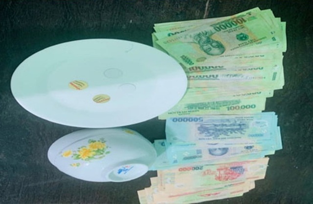 Bắt 21 đối tượng đánh bạc, thu giữ gần 100 triệu đồng - 2 Bắt 21 đối tượng đánh bạc, thu giữ gần 100 triệu đồng - 2