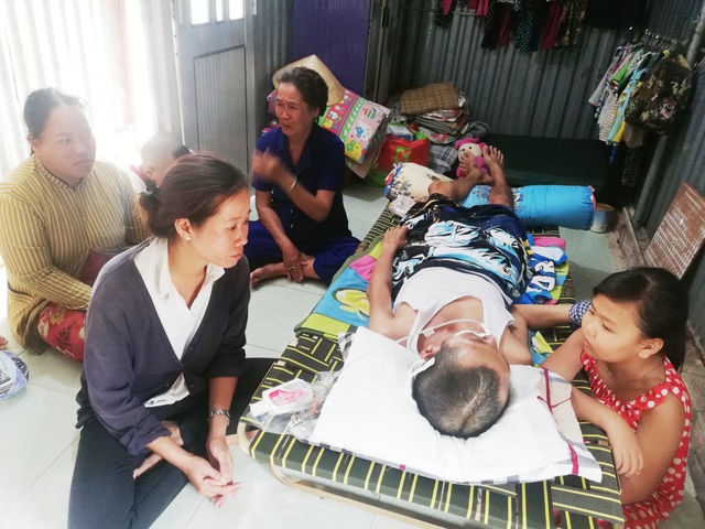 Cha nằm liệt giường vì tai nạn giao thông, 2 con thơ mịt mù tương lai - 9 Cha nằm liệt giường vì tai nạn giao thông, 2 con thơ mịt mù tương lai - 9