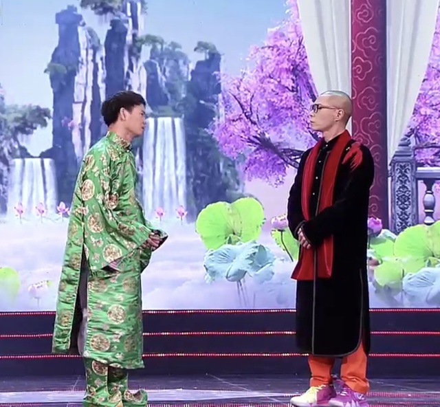 Dân mạng đua nhau tìm mua áo Ngọc Hoàng đi bão giá tiền triệu về diện Tết Dân mạng đua nhau tìm mua áo Ngọc Hoàng đi bão giá tiền triệu về diện Tết