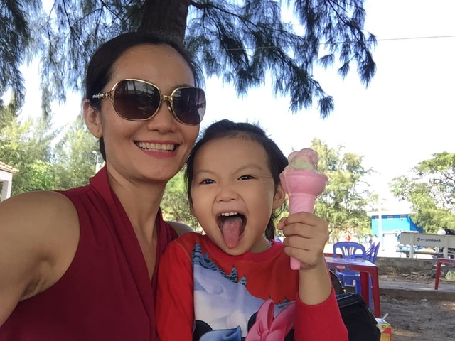 Diễn viên Hạnh Thúy hối hận vì từng mải kiếm tiền mà bỏ con đi diễn đêm giao thừa - 6 Diễn viên Hạnh Thúy hối hận vì từng mải kiếm tiền mà bỏ con đi diễn đêm giao thừa - 6