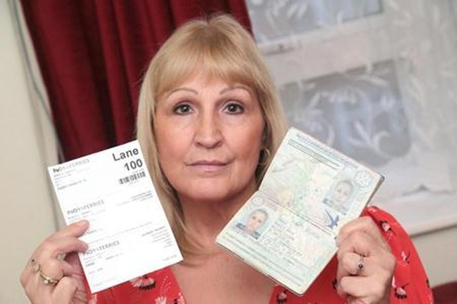 Mẹ U60 thoải mái đi nước ngoài bằng hộ chiếu của con U30 mà không ai phát hiện - 1