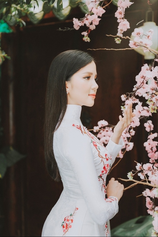 Hoa khôi Sinh viên Cần Thơ chúc năm mới Kỷ Hợi 2019 đến độc giả Dân trí - 4 Hoa khôi Sinh viên Cần Thơ chúc năm mới Kỷ Hợi 2019 đến độc giả Dân trí - 4