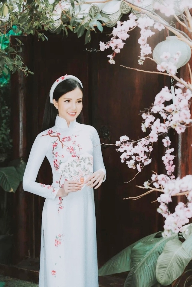 Hoa khôi Sinh viên Cần Thơ chúc năm mới Kỷ Hợi 2019 đến độc giả Dân trí - 3 Hoa khôi Sinh viên Cần Thơ chúc năm mới Kỷ Hợi 2019 đến độc giả Dân trí - 3