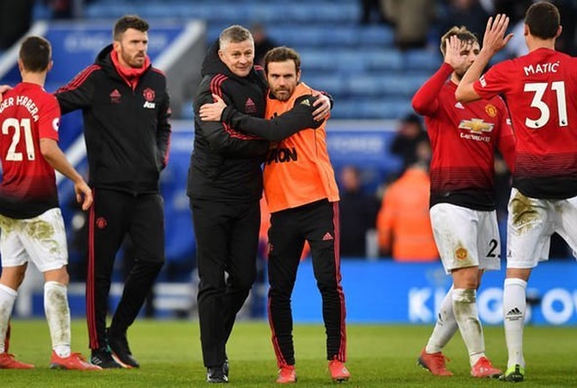 Gary Neville: “Tương lai của Solskjaer chưa được đảm bảo ở MU”