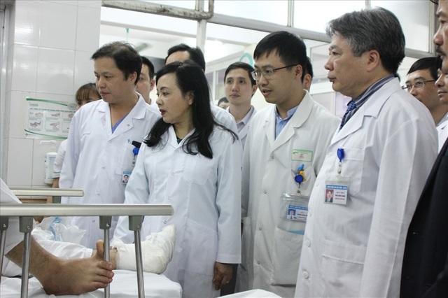 Đêm Giao thừa Kỷ Hợi 2019: Bộ trưởng Y tế thăm bệnh nhân - 2 Đêm Giao thừa Kỷ Hợi 2019: Bộ trưởng Y tế thăm bệnh nhân - 2