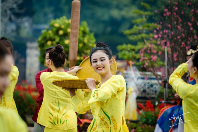 Chu tich tinh Thua Thien Hue don khach ngay dau nam tai cua Ngo Mon 22.jpg Chu tich tinh Thua Thien Hue don khach ngay dau nam tai cua Ngo Mon 22.jpg
