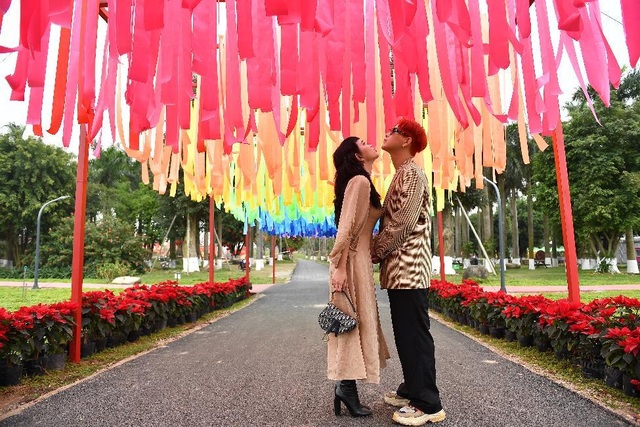 Người Hà Nội đổ xô đến Ecopark ngắm thiên nga, chèo thuyền Kayak - 10 Người Hà Nội đổ xô đến Ecopark ngắm thiên nga, chèo thuyền Kayak - 10
