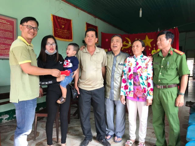 Vụ người đàn ông đi ô tô tát phụ nữ đi xe máy: Cha của tài xế đứng ra xin lỗi - 1 Vụ người đàn ông đi ô tô tát phụ nữ đi xe máy: Cha của tài xế đứng ra xin lỗi - 1