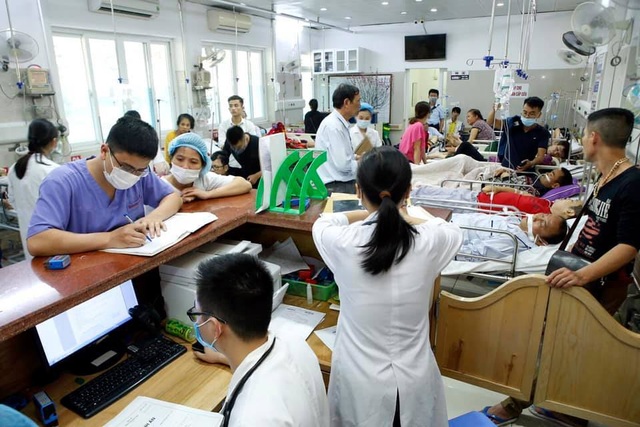 capcuu3.jpg Bệnh viện đông nghẹt bệnh nhân cấp cứu, tai nạn trong những ngày Tết