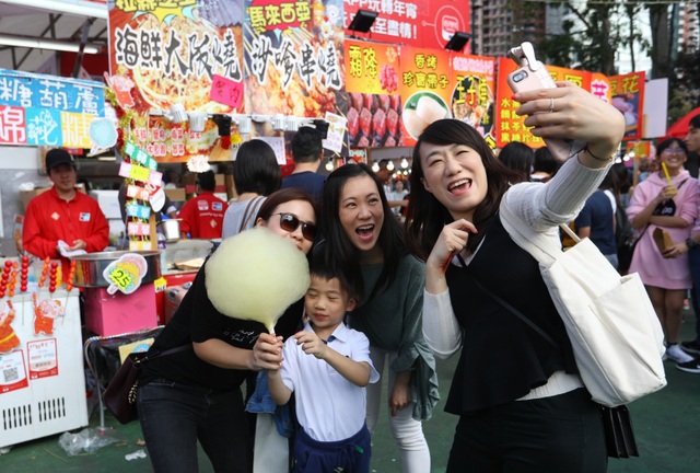 Người Hong Kong ăn mừng năm mới như thế nào? - 6 Người Hong Kong ăn mừng năm mới như thế nào? - 6