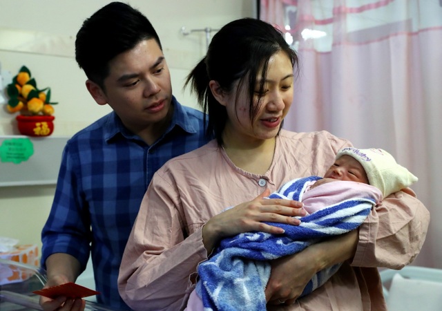 Người Hong Kong ăn mừng năm mới như thế nào? - 9 Người Hong Kong ăn mừng năm mới như thế nào? - 9