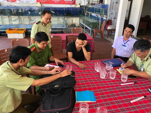Phạt nhà hàng ở Nha Trang 27,5 triệu đồng sau khi bị tố chặt chém mùng 3 Tết - 2 Phạt nhà hàng ở Nha Trang 27,5 triệu đồng sau khi bị tố chặt chém mùng 3 Tết - 2