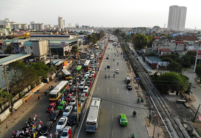 Đoàn xe ùn tắc hàng km ở cửa ngõ Hà Nội - 1 Đoàn xe ùn tắc hàng km ở cửa ngõ Hà Nội - 1