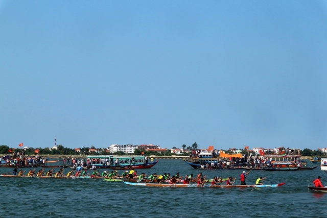 Đua ghe đầu xuân ở Hội An