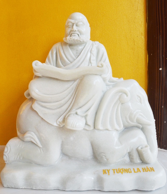 Các tượng La Hán.