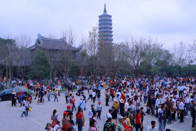 khai hội bái đính 8.JPG khai hội bái đính 8.JPG