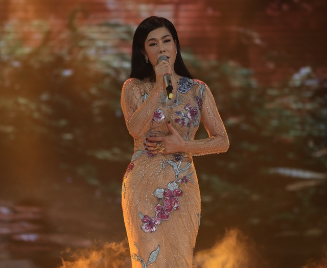 Võ Hạ Trâm khoe hạnh phúc sau bao mùa “Hẹn yêu” nhiều nỗi buồn - 6 Võ Hạ Trâm khoe hạnh phúc sau bao mùa “Hẹn yêu” nhiều nỗi buồn - 6